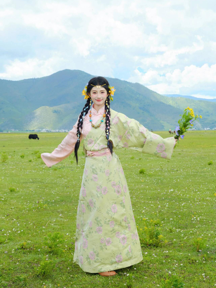 Ethnic Fashion Photography - New Green 2026 Tibetan Ethnic Clothing