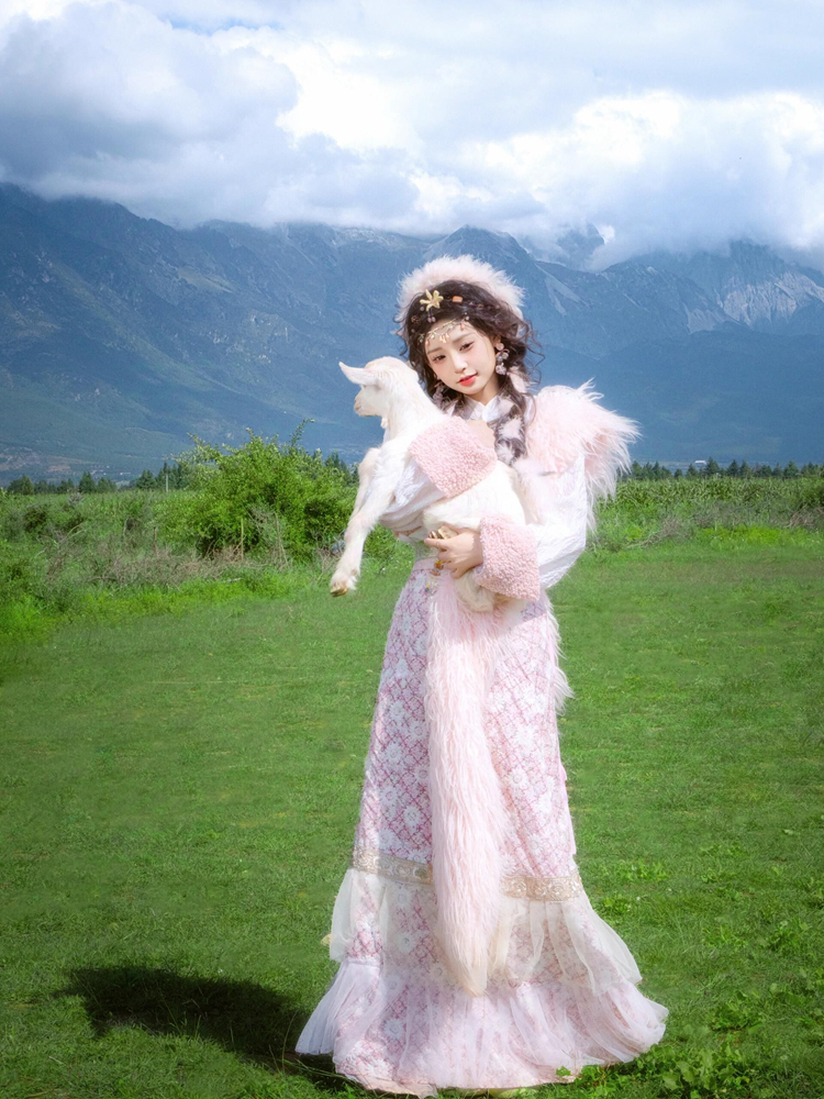 Ethnic Fashion Shoot - Yunnan Tibetan Costume Lijiang Tibetan Girl