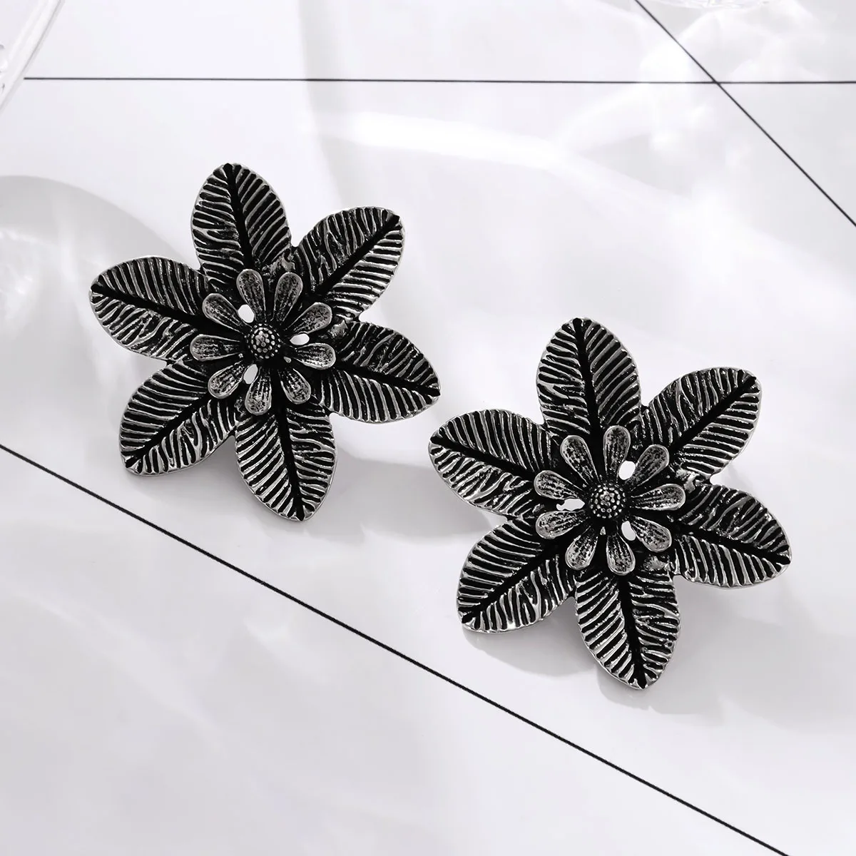 A pair of ethnic style flower  – Ethnic Chic Fashion recenzja i cena