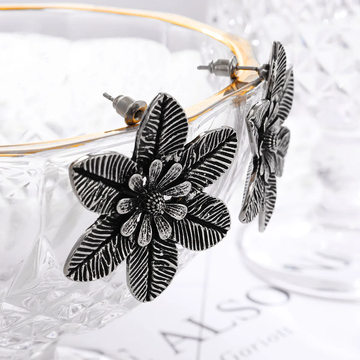 A pair of ethnic style flower  – Ethnic Chic Fashion recenzja i cena