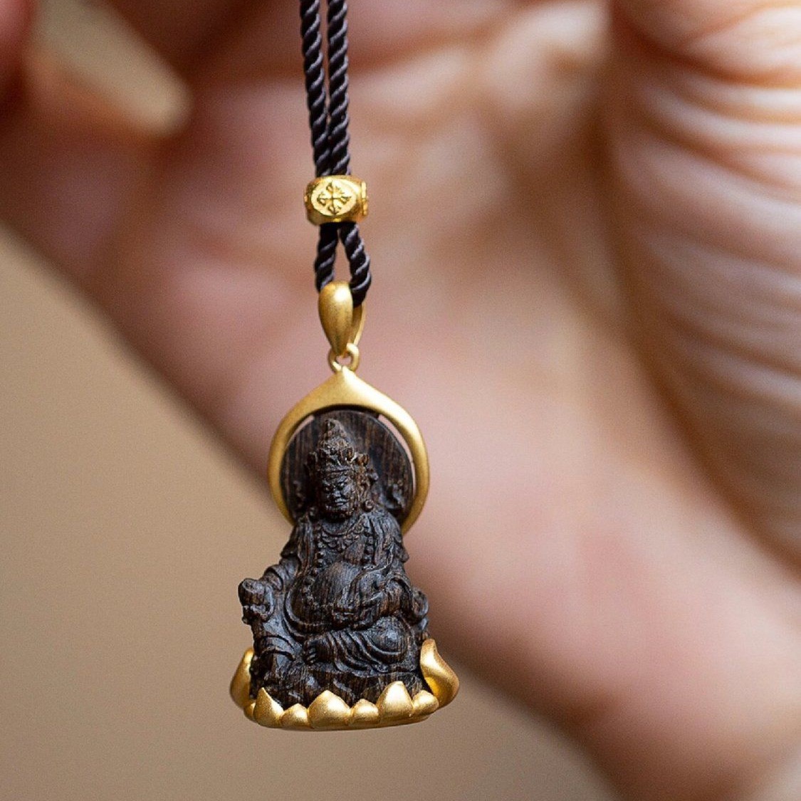 Yellow God of Wealth Pendant M – Ethnic Fashion Meaning recenzja i cena